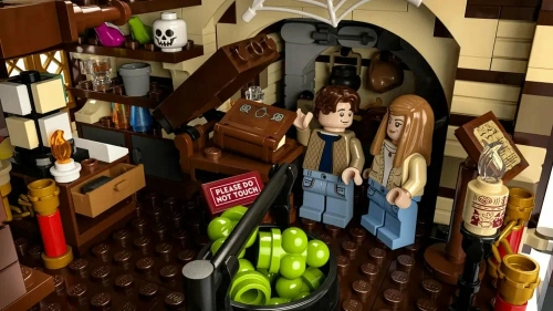 Lego Ideas 21341 Disney Hocus Pocus: The Sanderson Sisters' Cottage